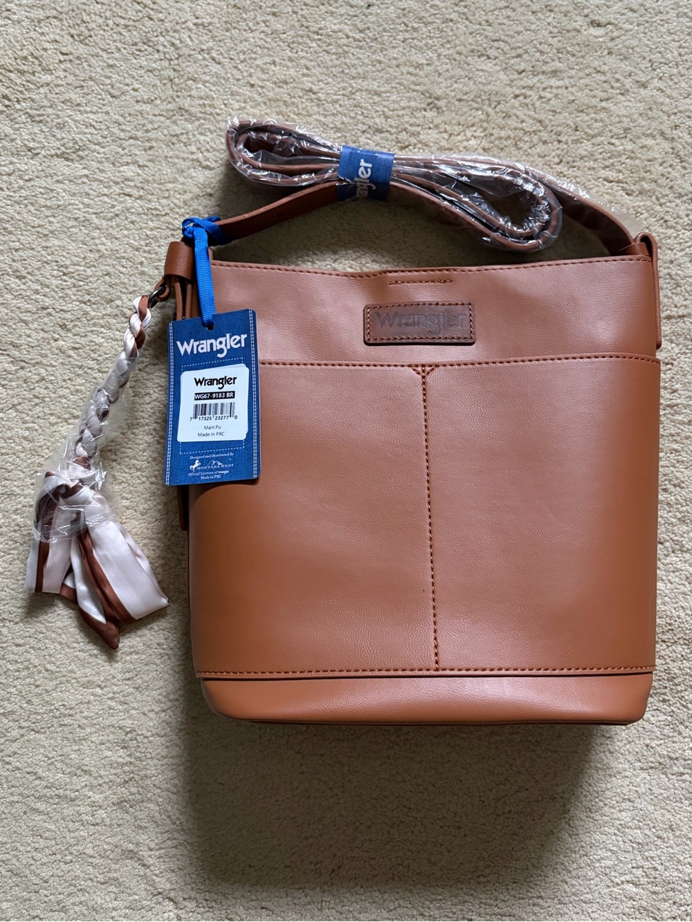 {Wrangler} NWT! Bucket Shoulder Bag with Scarf Charm - Picture 3 of 6